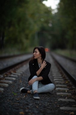 Sokak fotoğraf çekimi. Genç bir kız ile fotoğraf ateş Moscow.Izmailovo Park.Autumn fotoğraf.