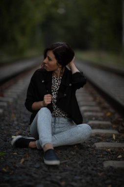 Sokak fotoğraf çekimi. Genç bir kız ile fotoğraf ateş Moscow.Izmailovo Park.Autumn fotoğraf.