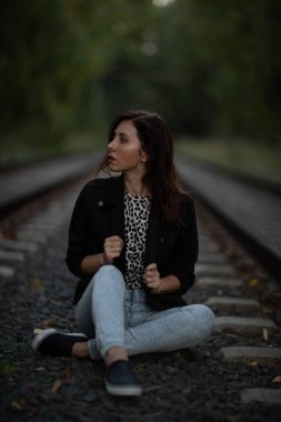 Sokak fotoğraf çekimi. Genç bir kız ile fotoğraf ateş Moscow.Izmailovo Park.Autumn fotoğraf.