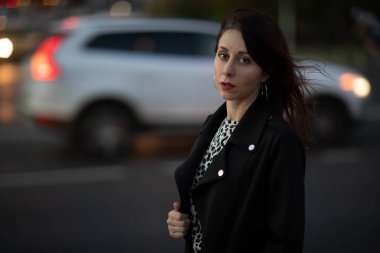 Sokak fotoğraf çekimi. Genç bir kız ile fotoğraf ateş Moscow.Izmailovo Park.Autumn fotoğraf.