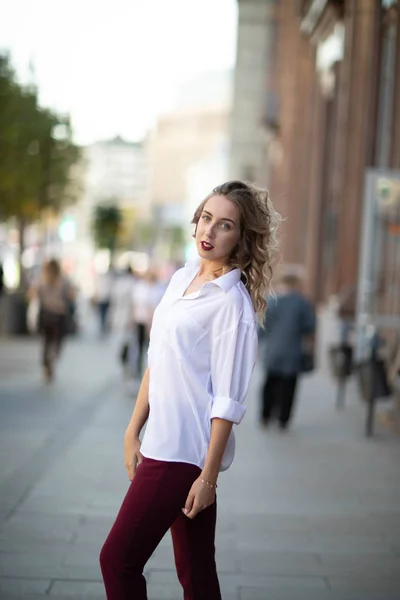 Gatan Fotosession Med Underbar Tjej Fotosession Moskva Vacker Härd — Stockfoto