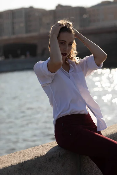 Straat Fotoshoot Met Een Prachtig Meisje Fotoshoot Moskou Een Prachtige — Stockfoto