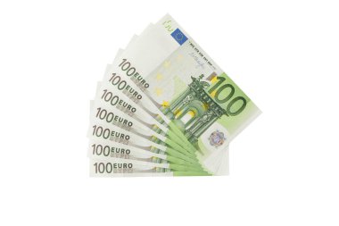 Beyaz arka plan üzerinde izole 700 euro banknot yığını