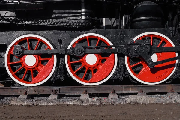 Velha Locomotiva Preta Branca Vermelha Está Sobre Trilhos Museu Ferroviário — Fotografia de Stock