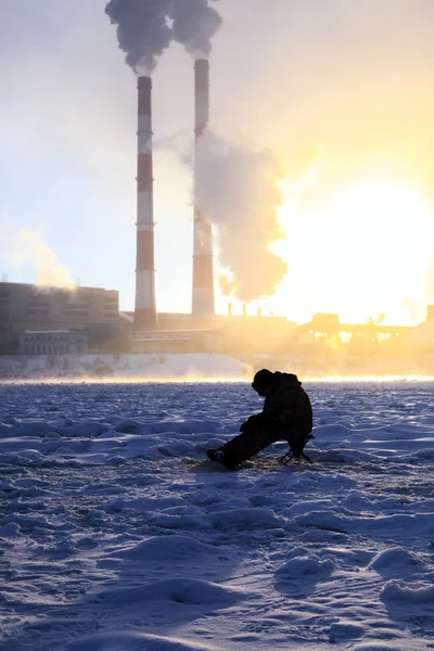 Pêche Hiver Passion Des Hommes Pêcheurs Attrapent Poisson Sur Une — Photo