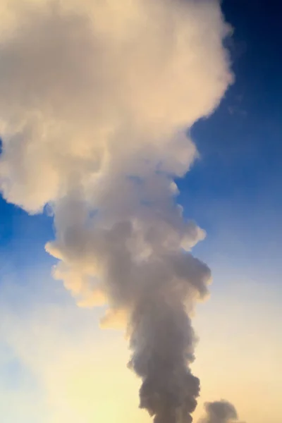 Fumée Des Tuyaux Usine Contre Ciel Bleu Concept Des Usines — Photo