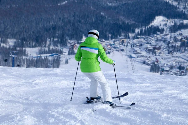 Ρωσία Sheregesh 2018 Επαγγελματίας Σκιέρ Στο Φωτεινό Αθλητικά Σκι Κατάβασης — Φωτογραφία Αρχείου