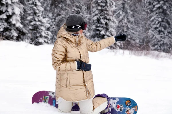 Rosja Snowboarder Dziewczyna Sheregesh 2018 Złotych Sprawny Strój Stoi Snowy — Zdjęcie stockowe