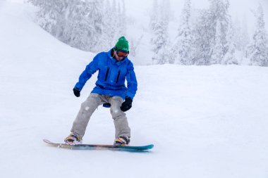 Rusya, Sheregesh 2018.11.18 profesyonel adam snowboard bri içinde