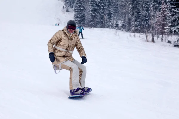 Ρωσία Sheregesh 2018 Γυναίκα Επαγγελματίας Snowboarder Goldsportswear Και Στολή Ιππασίας — Φωτογραφία Αρχείου