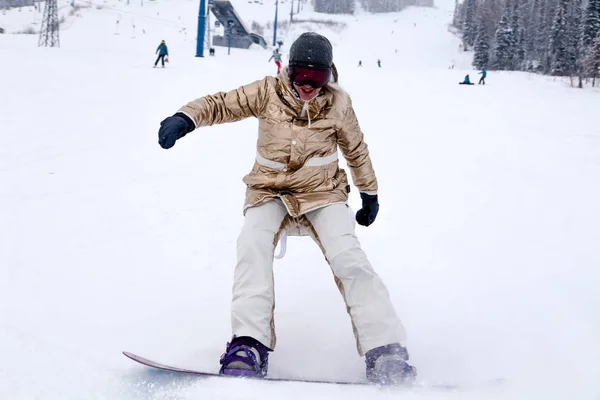 Rosja Snowboardzista Profesjonalny Kobiety Sheregesh 2018 Goldsportswear Strój Jazda Stoku — Zdjęcie stockowe