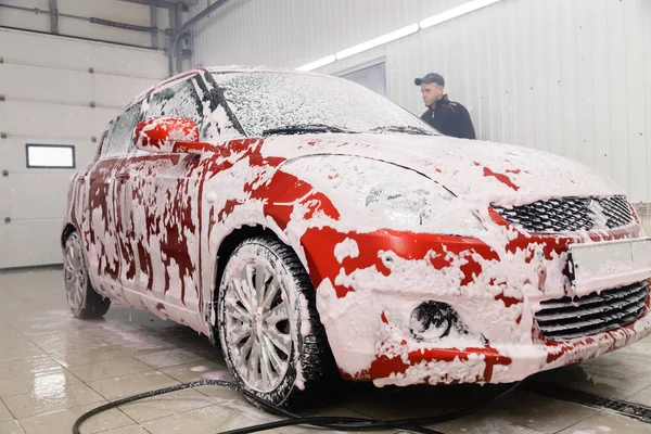 Russia Kemerovo 2019 Autowasherman Applica Schiuma Bianca Detergente Chimico Professionale — Foto Stock