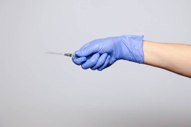 Kapalı el lastik lateks ilaç mor eldiven trans tutuyor