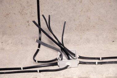 Ev veya apartman dairesinde profesyonel elektrik tesisatı