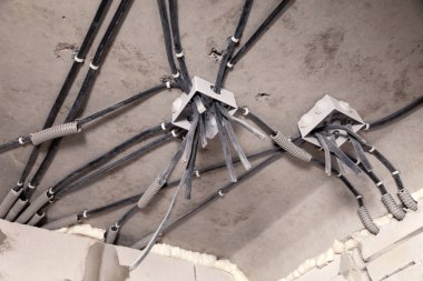 Ev veya apartman dairesinde profesyonel elektrik tesisatı