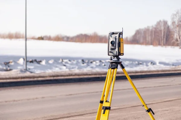 Russie Kemerovo 2019-03-15. Matériel d'arpentage. Robotique tot — Photo