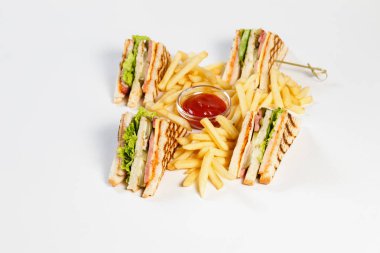 Yeni kahve evi menüsü, yeni bir kulüp sandviçi.