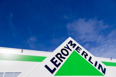 Rusya Kemerovo 2019-04-02 Leroy Merlin marka tabelasına karşı mavi 