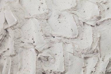 Doku arka planı. Sert dikişli gri beton duvar, havan topu,