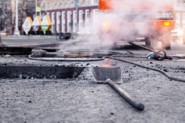 Asfalt onarımı, yol çukuru, shov için profesyonel araçların kapatılması