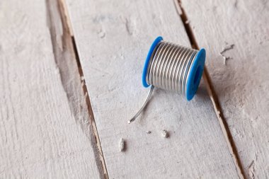 Closeup bakır borular, bağlantı parçaları, lehim f için alüminyum akı macunu