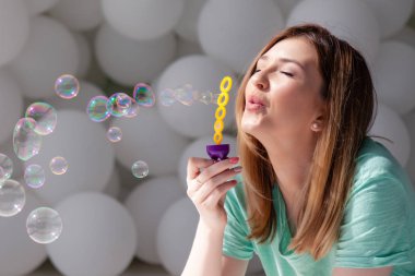 Mavi sevimli güzel güzel güzel çekici kafkas kız modeli