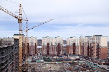 Yüksek katlı güçlü kaldırma vinç ve büyük bina inşaatı 