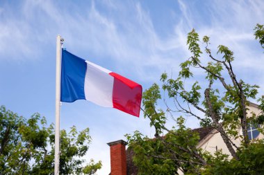 Fransa Bayrağı, üç renkli kırmızı beyaz mavi renkler, çırpınan, wavi