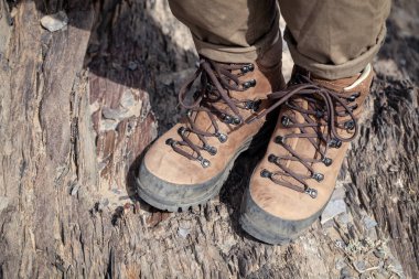 Yürüyüş yürüyüş botları kız ayakları eğlenmek ve ro zevk