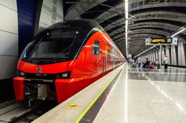 Rusya Moskova 2019-06-17 Modern çift katlı Stadler aeroexpres