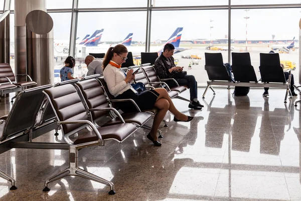 Russia Mosca 2019-06-18 Interno della sala d'attesa dell'aeroporto, loung — Foto Stock