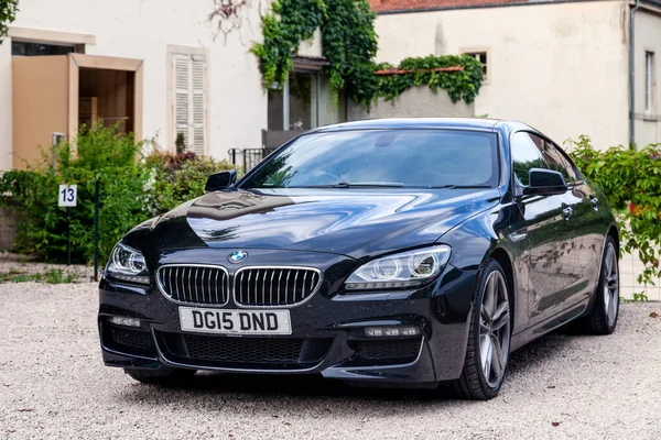 Francie Lyon 2019-06-18 detailní záběr luxusní tmavě modrý německý auto sedan — Stock fotografie