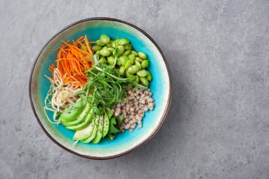 Taze havuç, avokado, yeşil bezelye, roka, karabuğday...