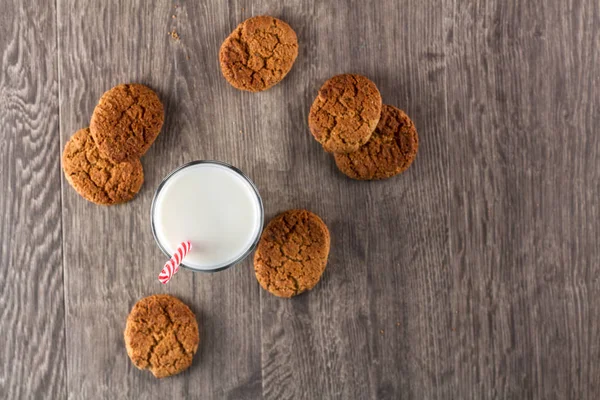 Galletas Vaso Leche Sobre Una Mesa Madera — Foto de Stock