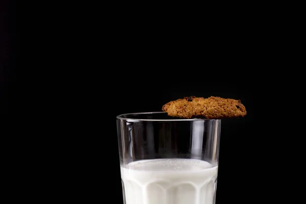 Biscuit Sur Bord Verre Lait — Photo