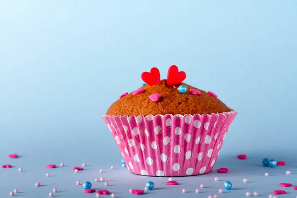 Γκρο Πλαν Θέα Λαχταριστά Muffin Μπλε Φόντο — Φωτογραφία Αρχείου