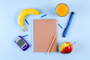 insülin kalemleri muz, elma ve bir bardak meyve suyu ile yakın diyabetik günlüğü