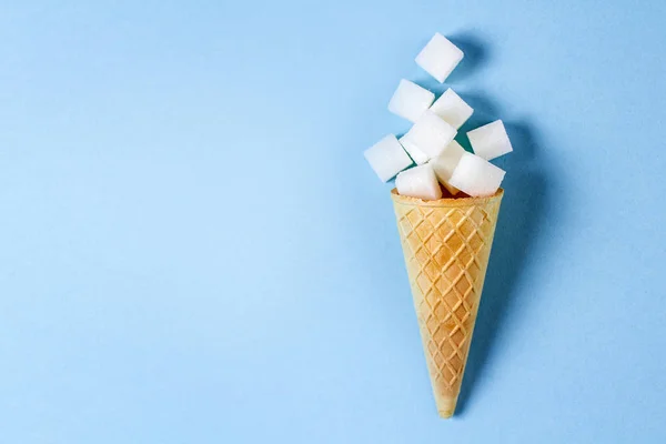 Cone Sorvete Waffle Com Açúcar Fundo Azul — Fotografia de Stock