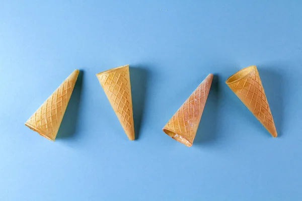 Cones Sorvete Waffle Fundo Azul — Fotografia de Stock