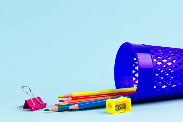 Papelería Escolar Dispersa Útiles Escolares Sobre Fondo Azul — Foto de Stock