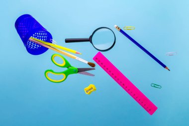 Okul uçan sağlar. Okul kavramı. 