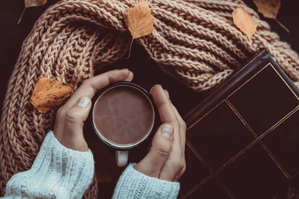 Cup Warm Cocoa Female Hands Background Knitted Scarf Autumn Leaves — Stock Photo, Image