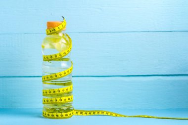 Kilo verme, sağlıklı yaşam kavramı. Spor. Su, limon suyu detoks