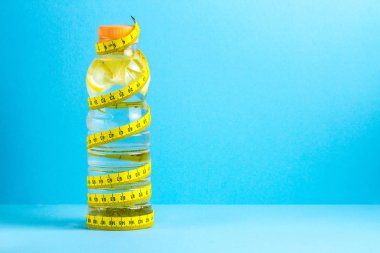 Kilo verme, sağlıklı yaşam kavramı. Spor. Su, limon suyu detoks. Kopya alanı