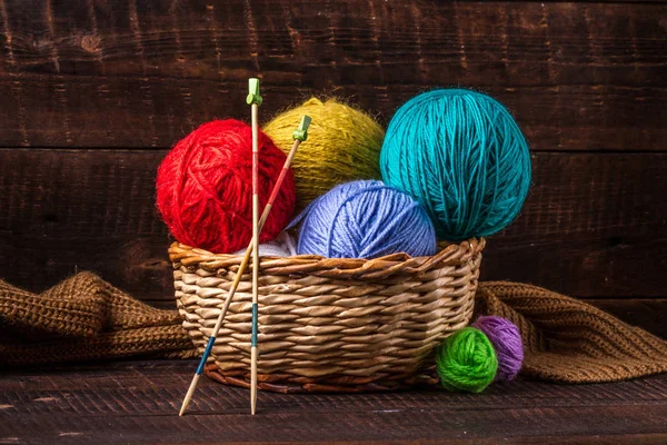 Bright Colored Thread Knitting Basket Knitting Needles Dark Background Knitting — Stock Photo, Image