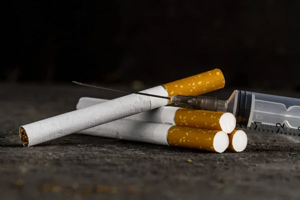 Boj Proti Nikotinu Drogové Závislosti Cigarety Lékařské Injekční Černém Pozadí — Stock fotografie