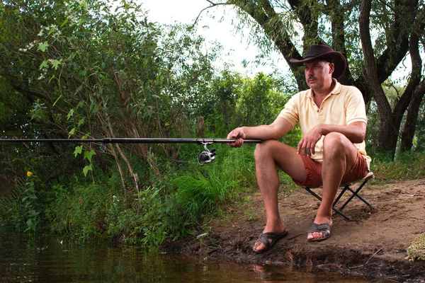 Pescador Orilla Del Lago Captura Peces Hobby Pesca Pesca —  Fotos de Stock