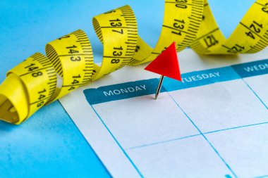 Motivasyon kavramı. Bir diyet planlama, spor, kendini geliştirme, sağlık ve başarı yarın için çalışıyor. Yarın ve Pazartesi kavramı. 