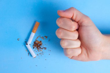Nikotin ve tütün bağımlılığı ile mücadele. Sigarayı bırakmak. Sigara kavramı. Sigarayı