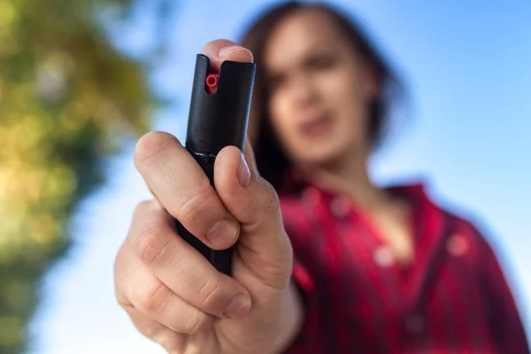 Self Defense Young Woman Protects Herself Park Criminals Thieves Hooligans — Stock Photo, Image